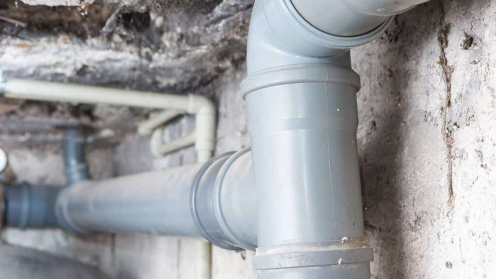 Réparer fuite tuyau PVC inaccessible