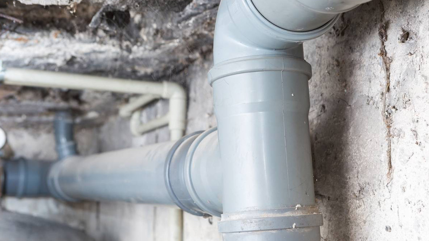 Réparer fuite tuyau PVC inaccessible